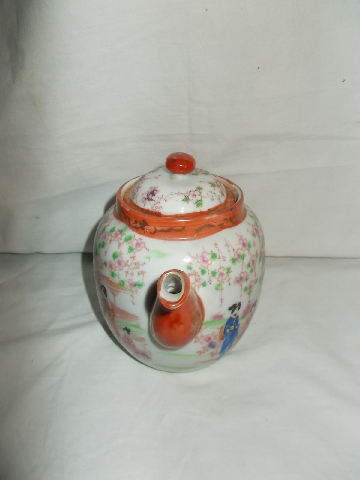 Very fine porcelain maruku china tea service