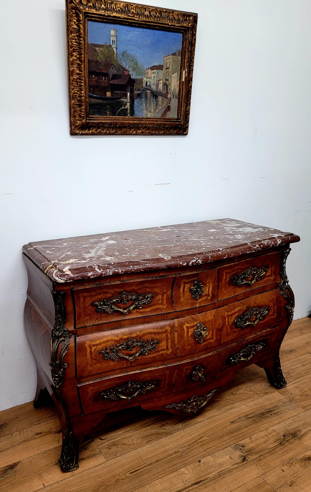 Commode galbée louis XV
