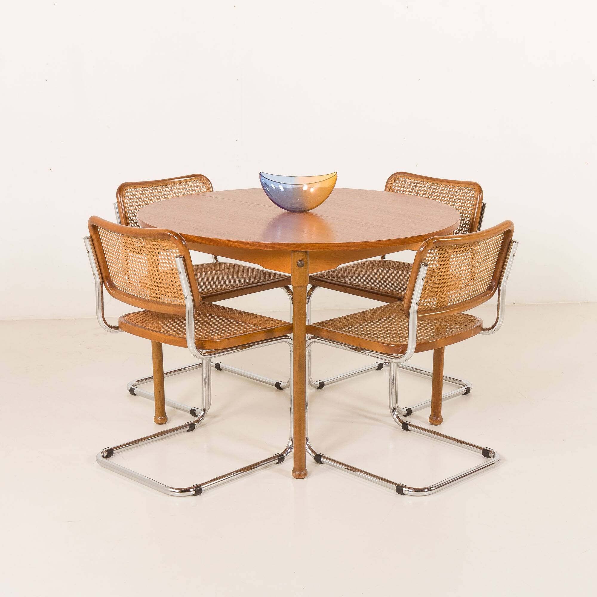 Teak round table with hidden extension, 1970s