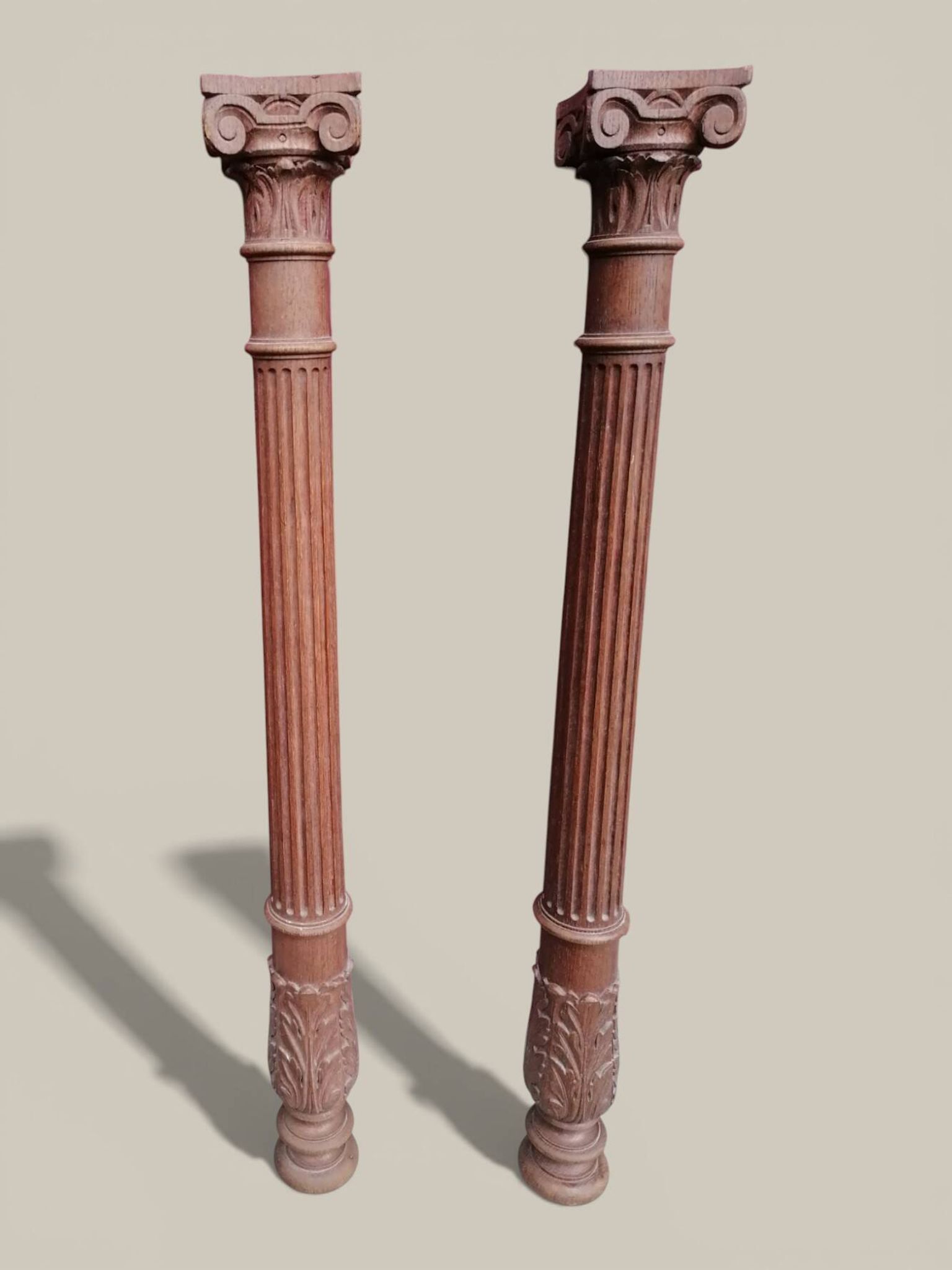 Pair of Corinthian columns H83cm in carved wood from the 19th century.