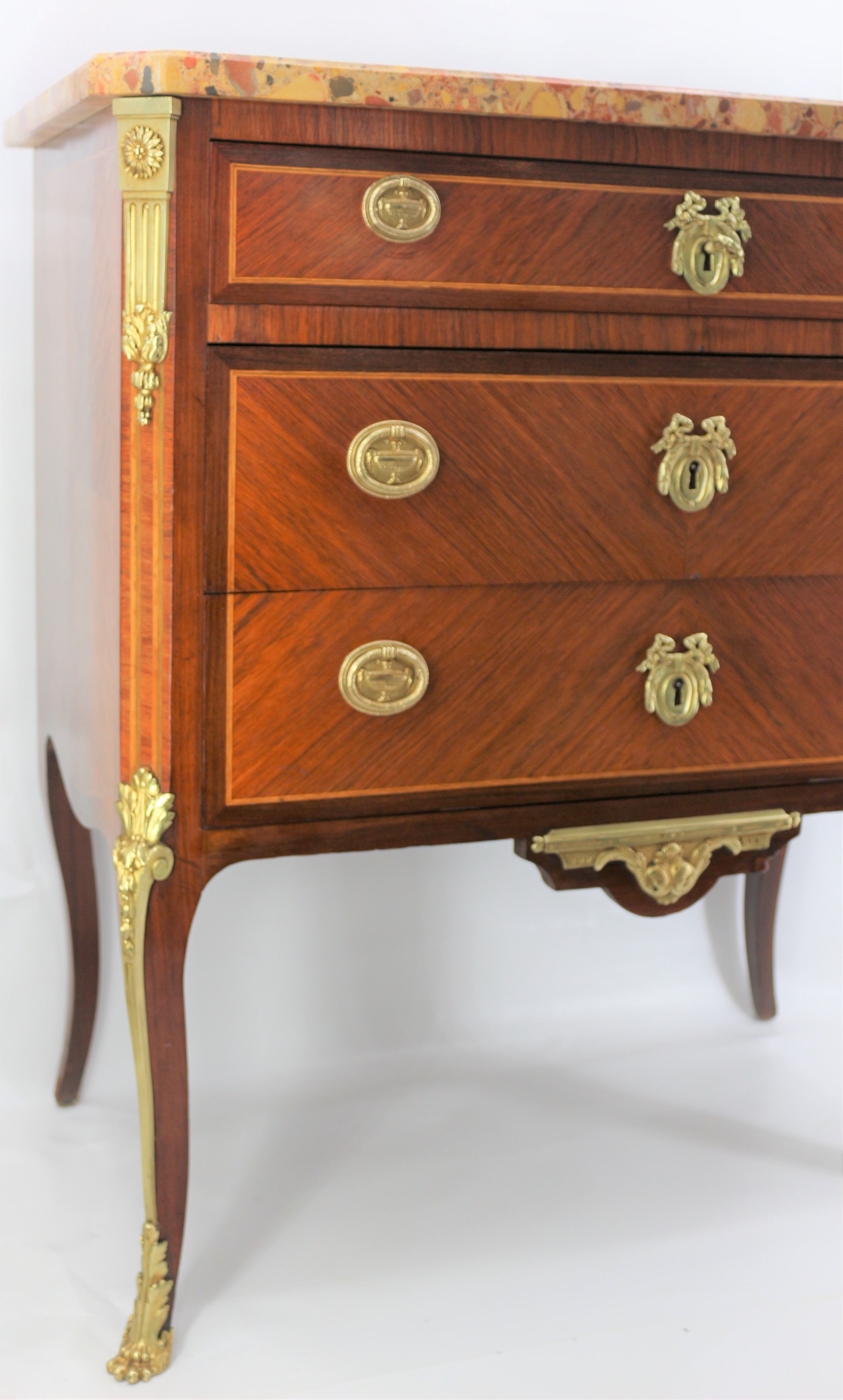 Commode style Louis XVI marbre brèche d'Alep