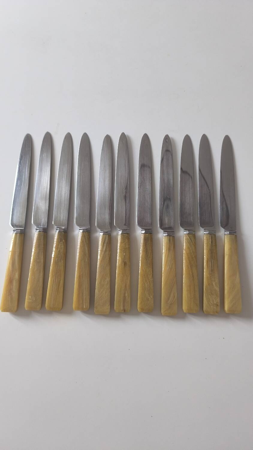 Set of 12 bakelite and stainless steel knives