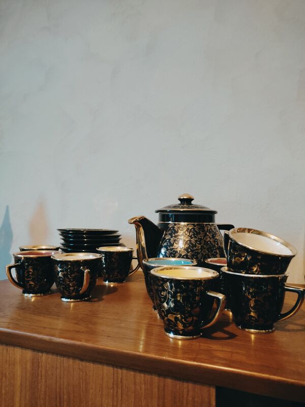 Set de 9 tasses et leur théière art déco assortie