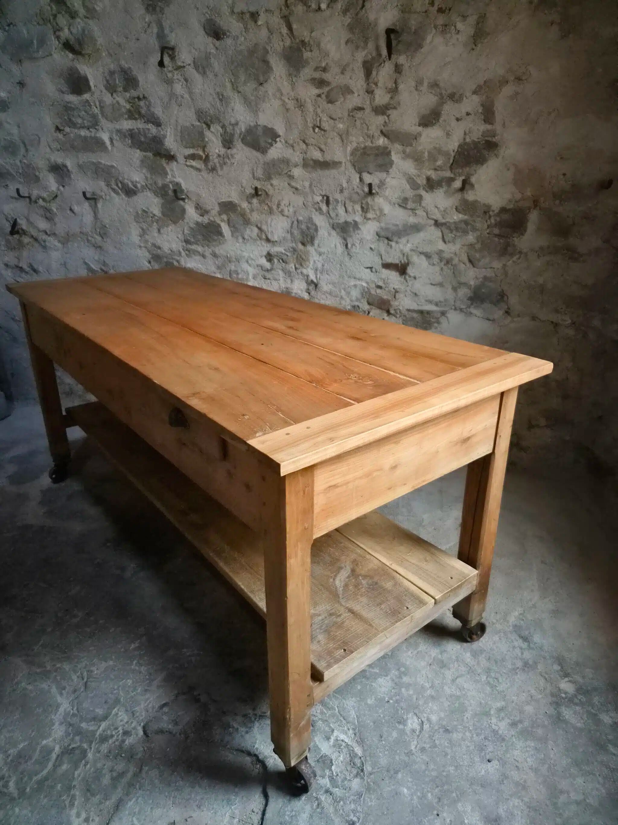 Îlot de cuisine ancien en bois de cerisier avec 3 tiroirs