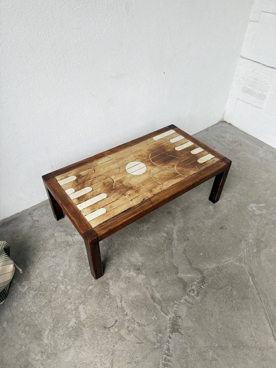 Dyem ceramic coffee table