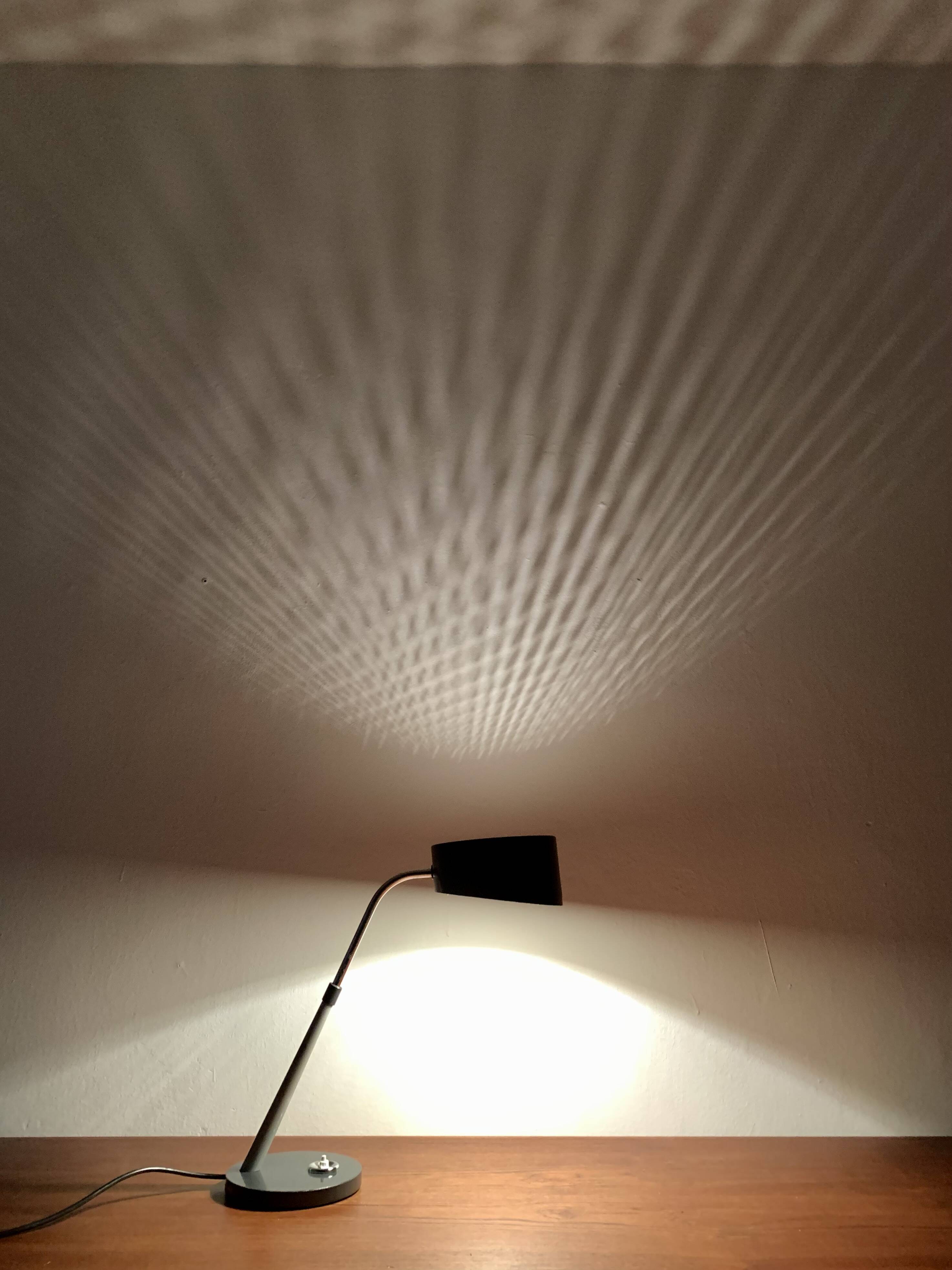 Lampe de table industrielle en métal français