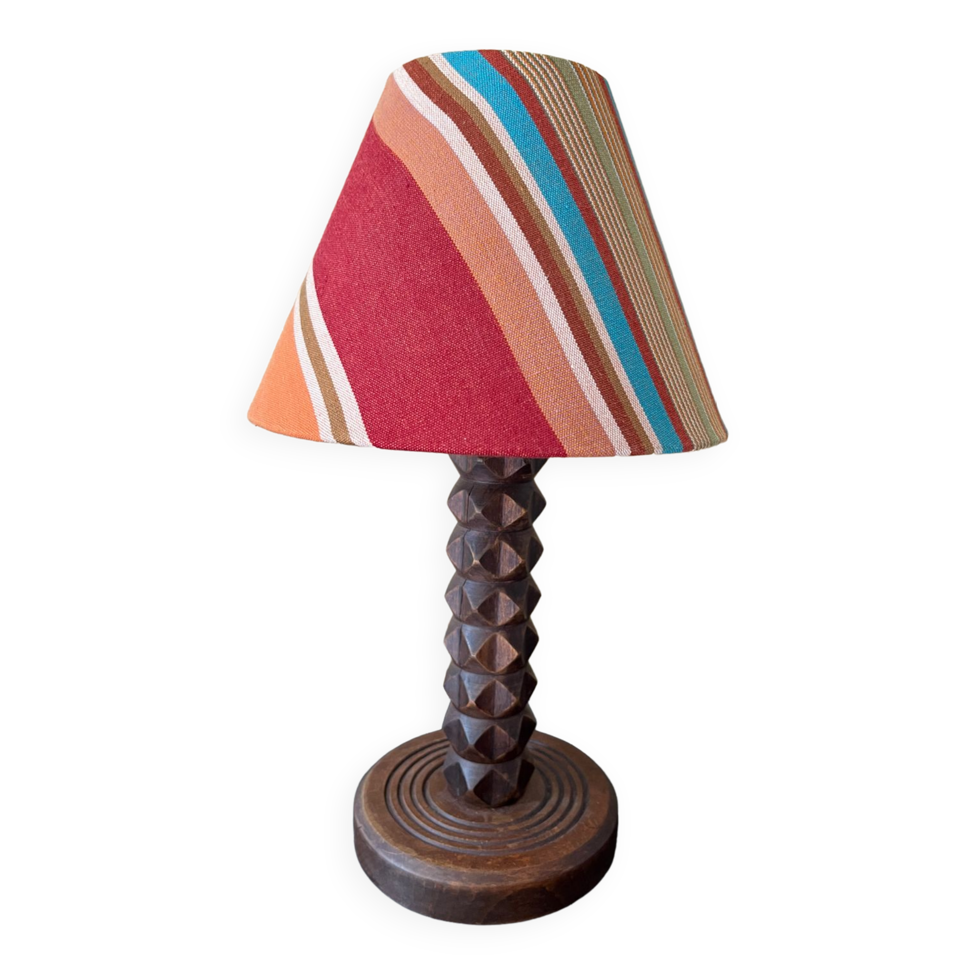 Lampe en bois sculpté avec abat jour