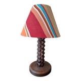 Lampe en bois sculpté avec abat jour