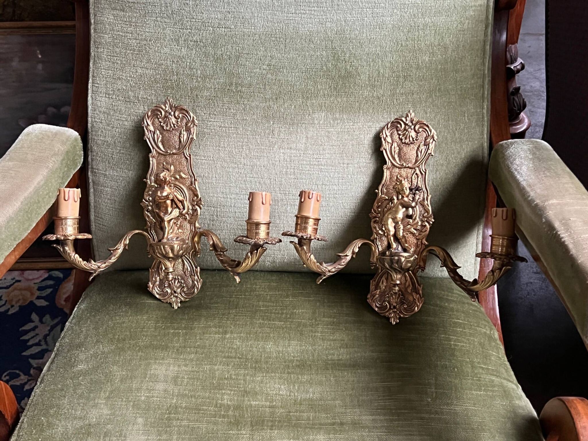 Paire d'appliques de style Louis XV. Bronze massif doré.