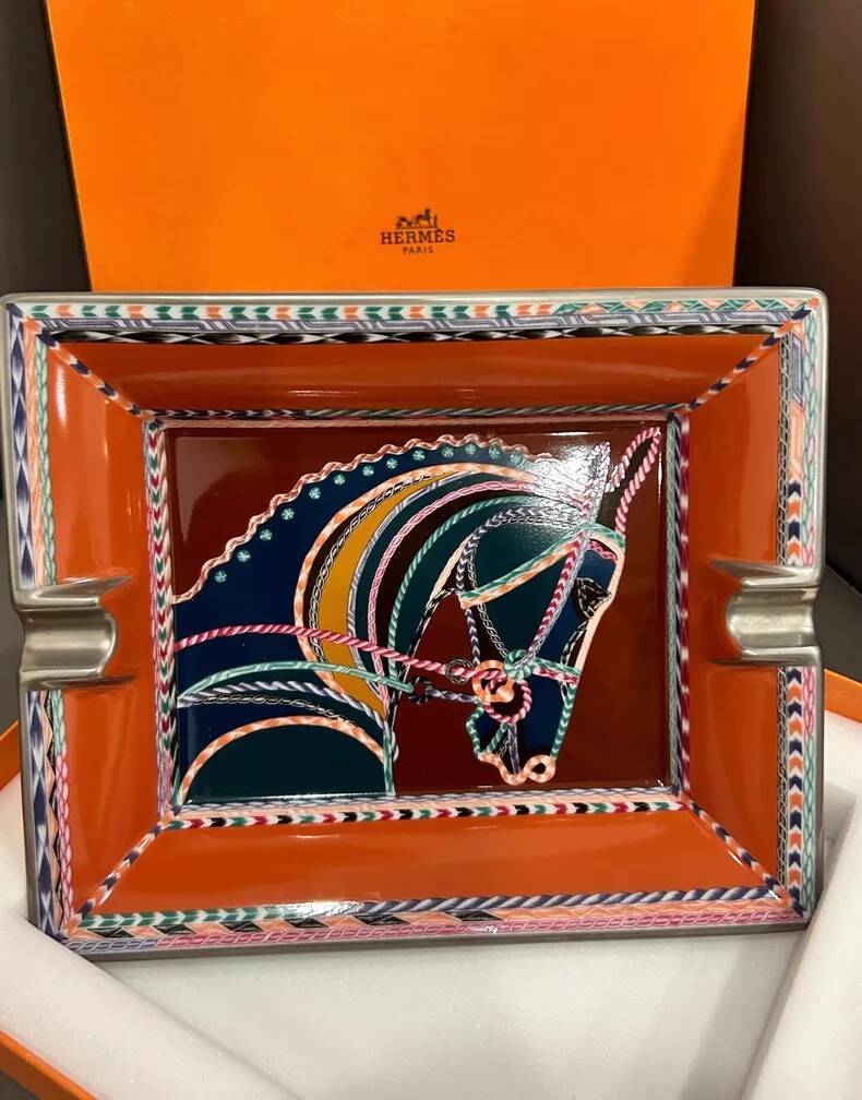 Cendrier en porcelaine fine Hermès – Cheval