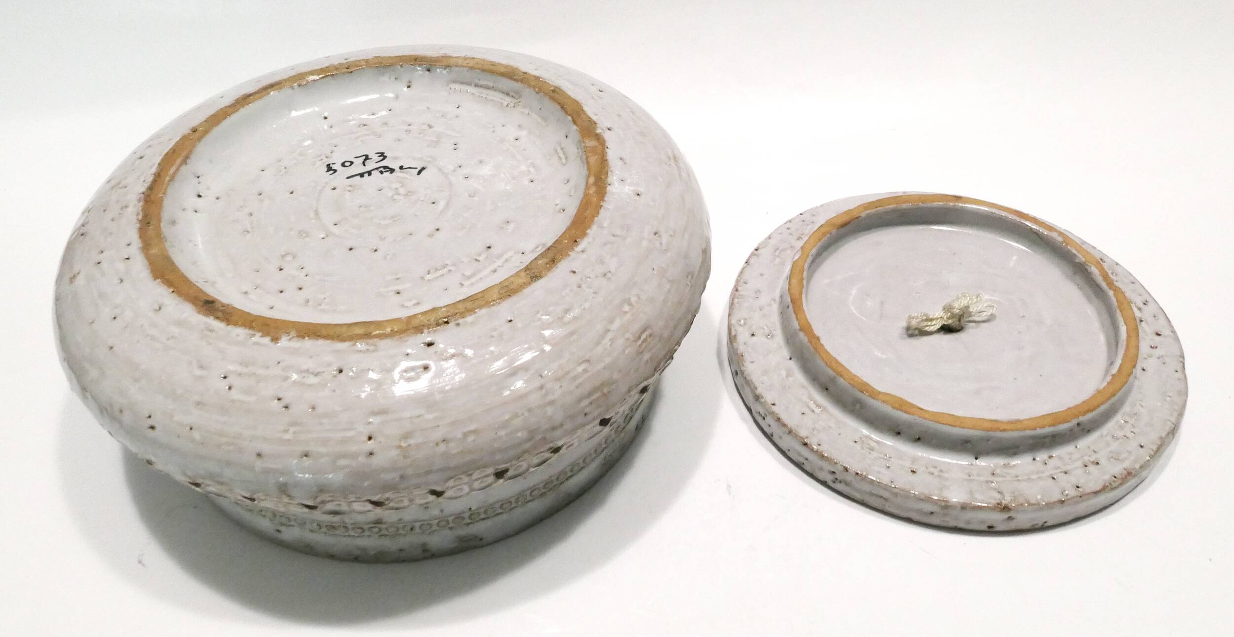 Rare ceramic box or candy dish by Aldo Londi for Bitossi 1960.