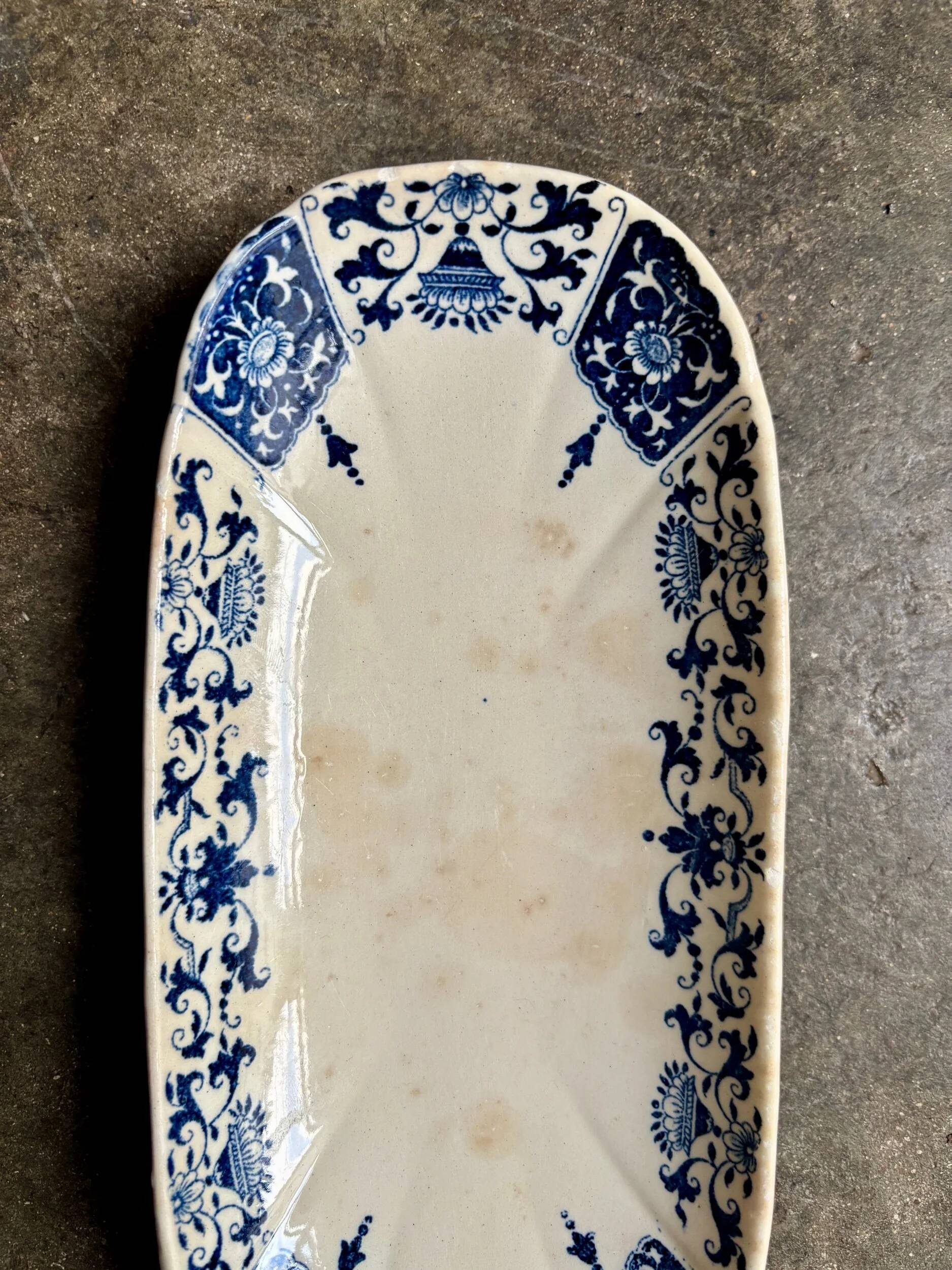 Ravier Gien in blue ironstone, "Ibis bleu" service.