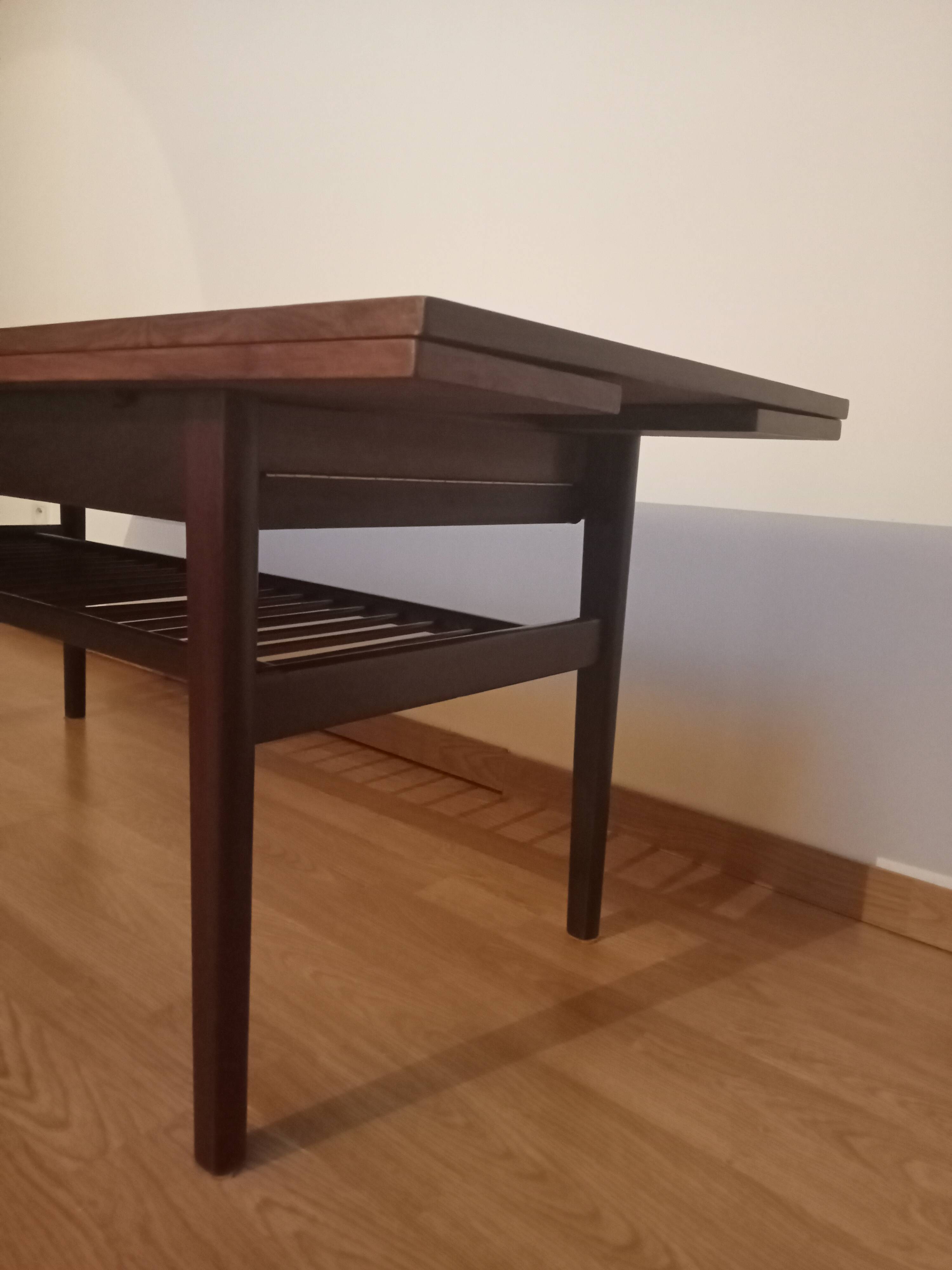 Lifting coffee table, Denmark, 1960s in teak