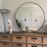Miroir rond diamètre 90 cm monté sur panneau MDF, entourage teinté noir