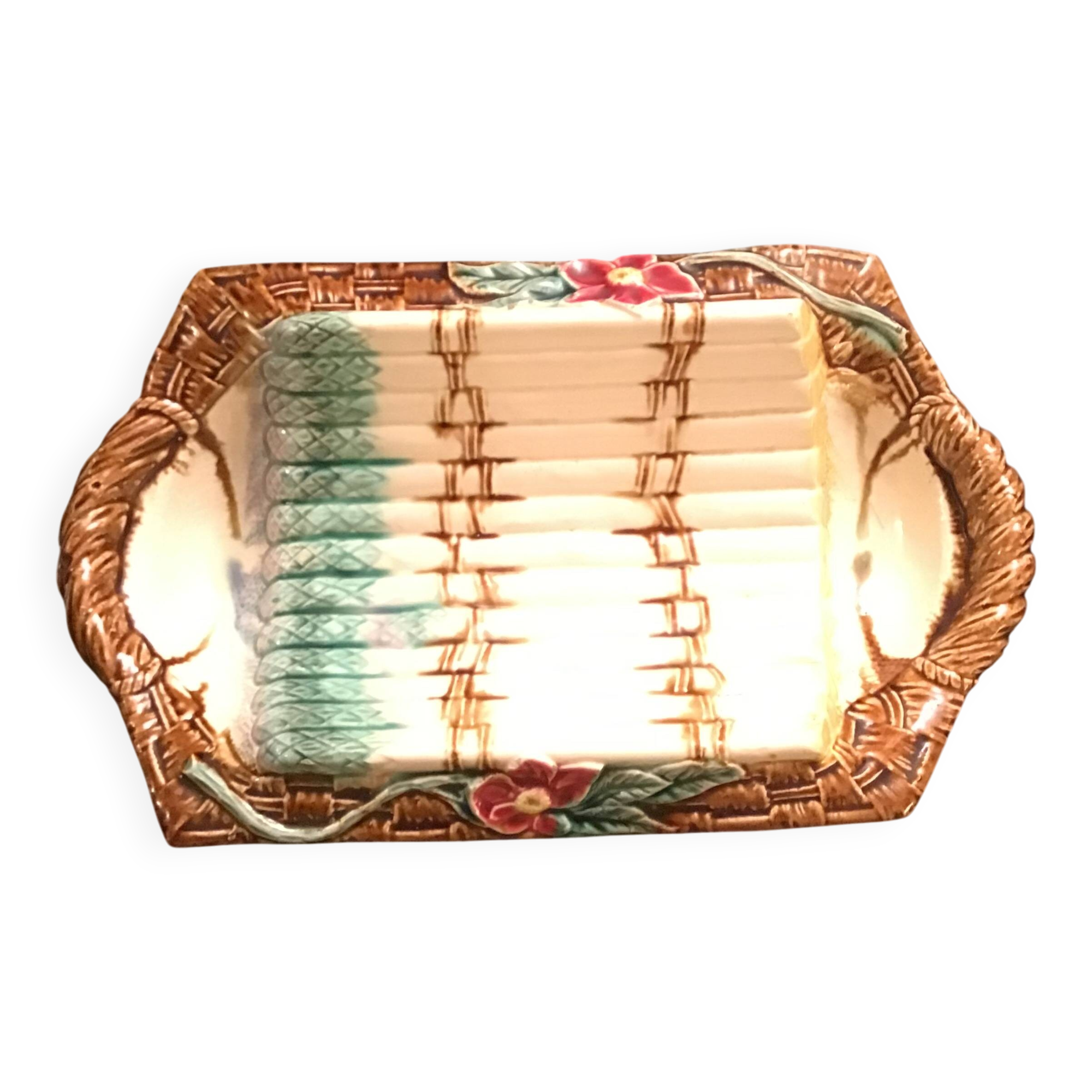 Asparagus dish with earthenware