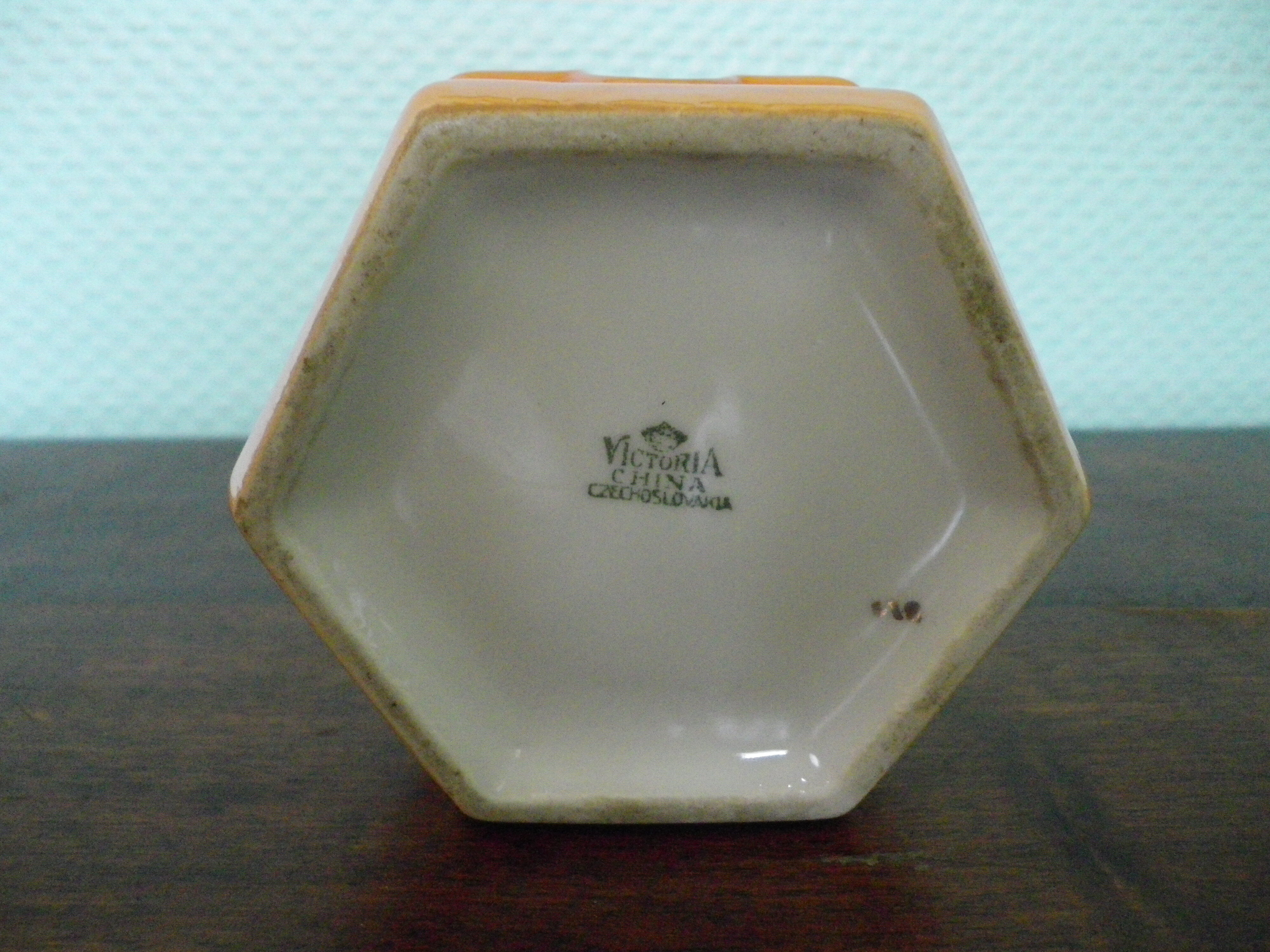Vintage porcelain ashtray with gilding, Victoria china Czechoslovakia, 60/70s