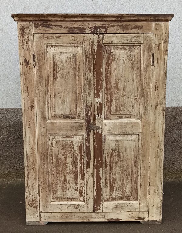 Armoire ancienne en bois façade beige/ jaune pâle