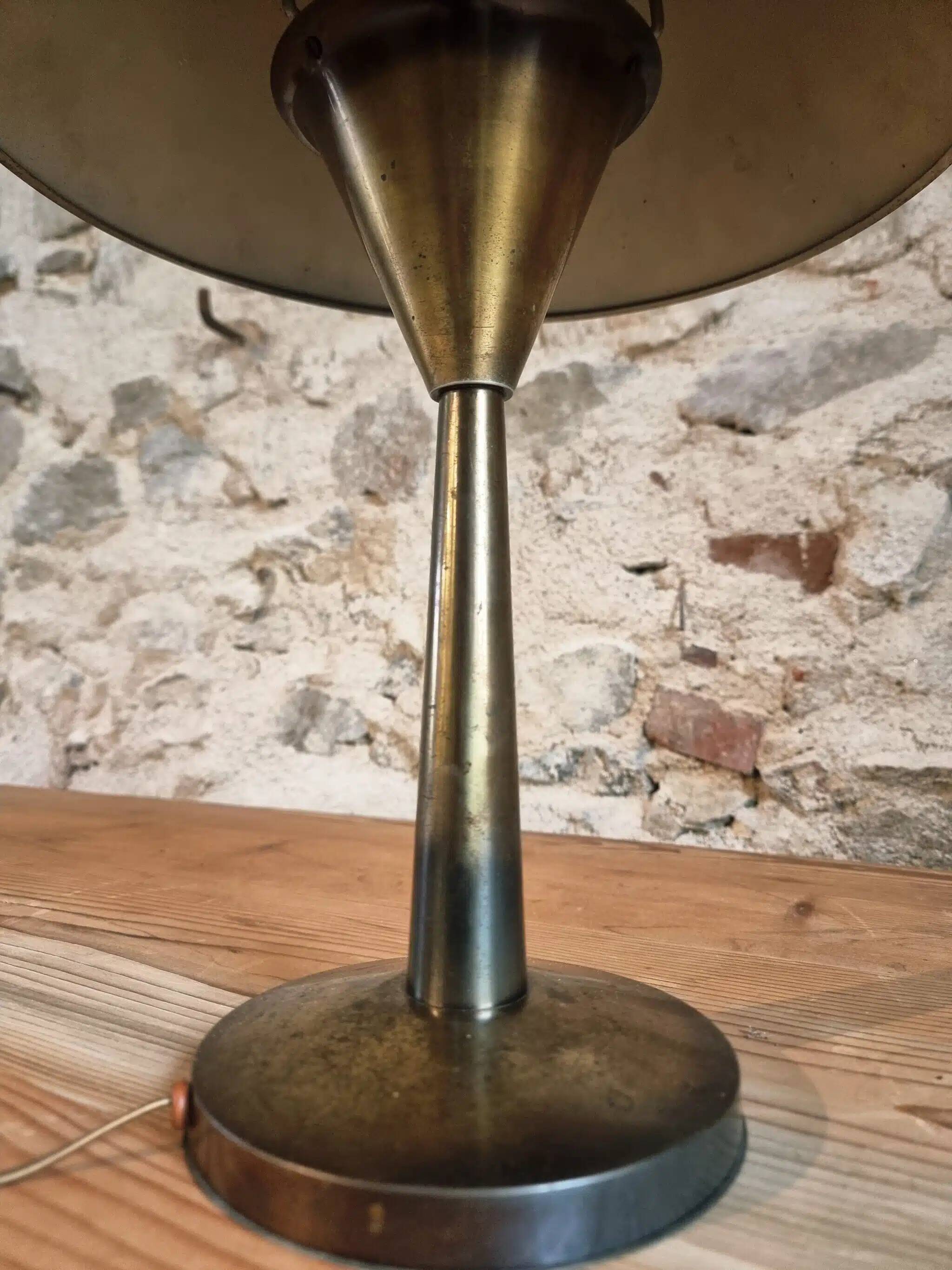 Lampe de table industrielle française des années 1930 – Champignon en fer et bakélite avec douille à baïonnette – 32 cm de diamètre
