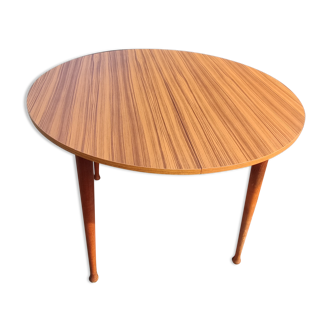 Vintage extendable round table
