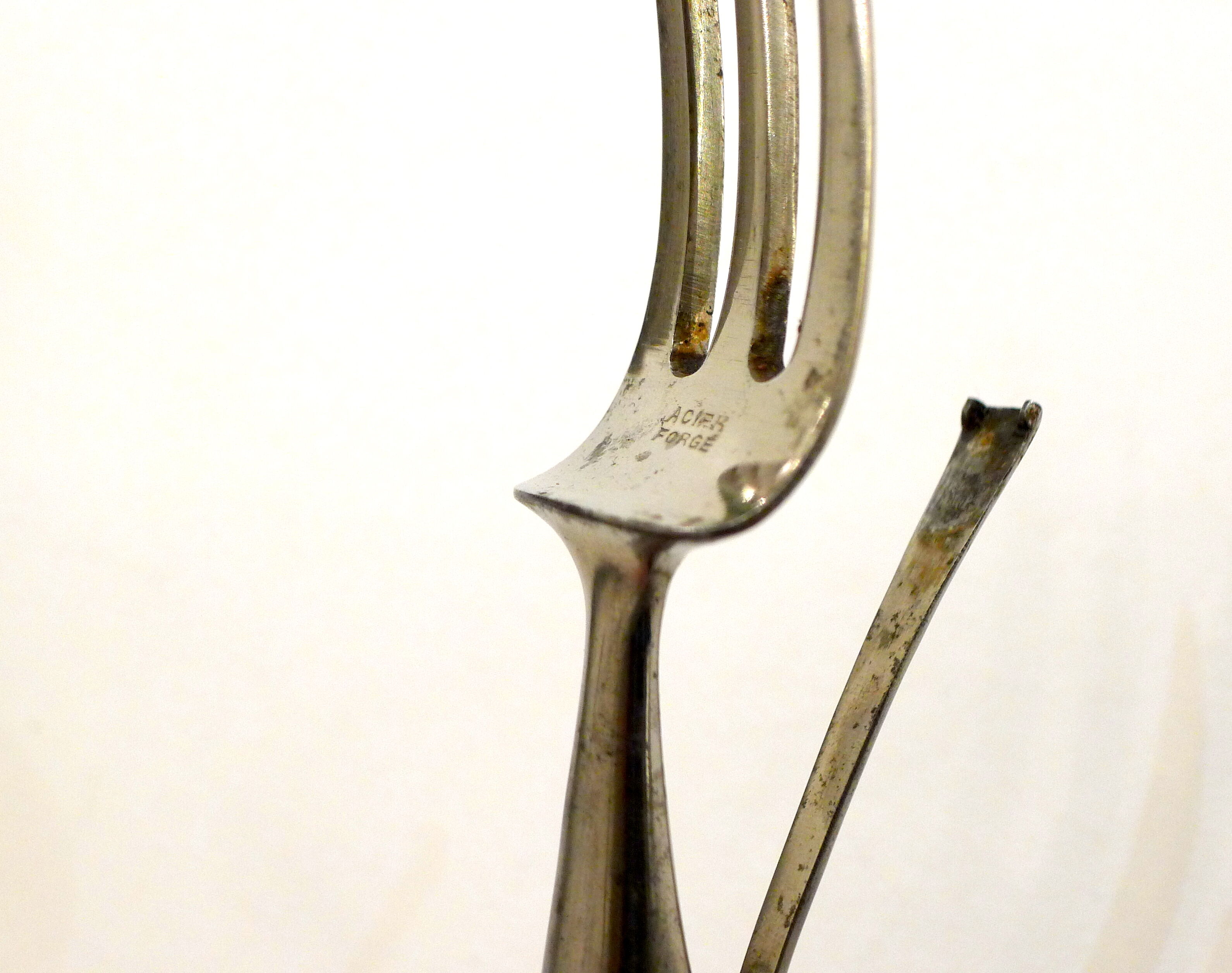 Art Deco leg covered box