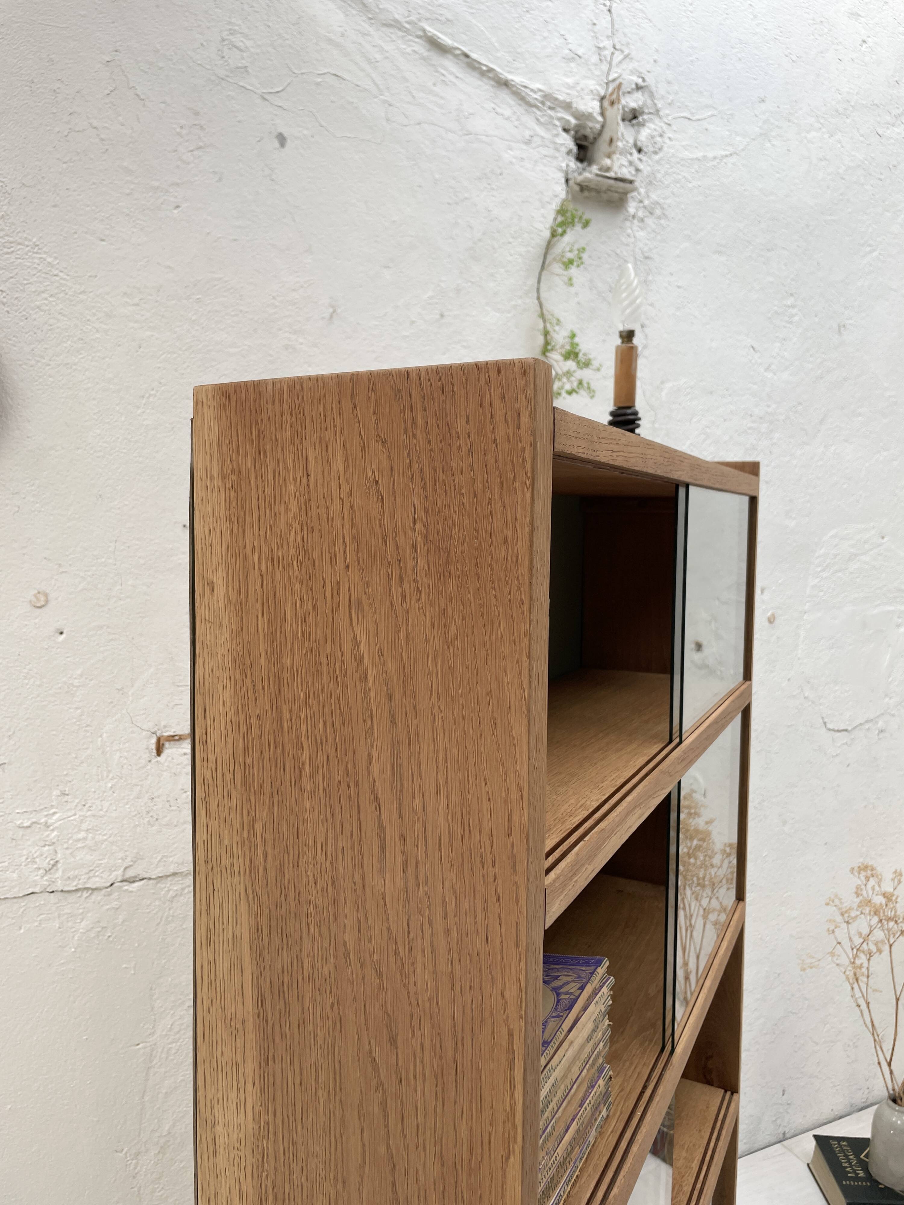 Vintage bookcase in solid oak.
