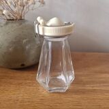Moulisel salt shaker