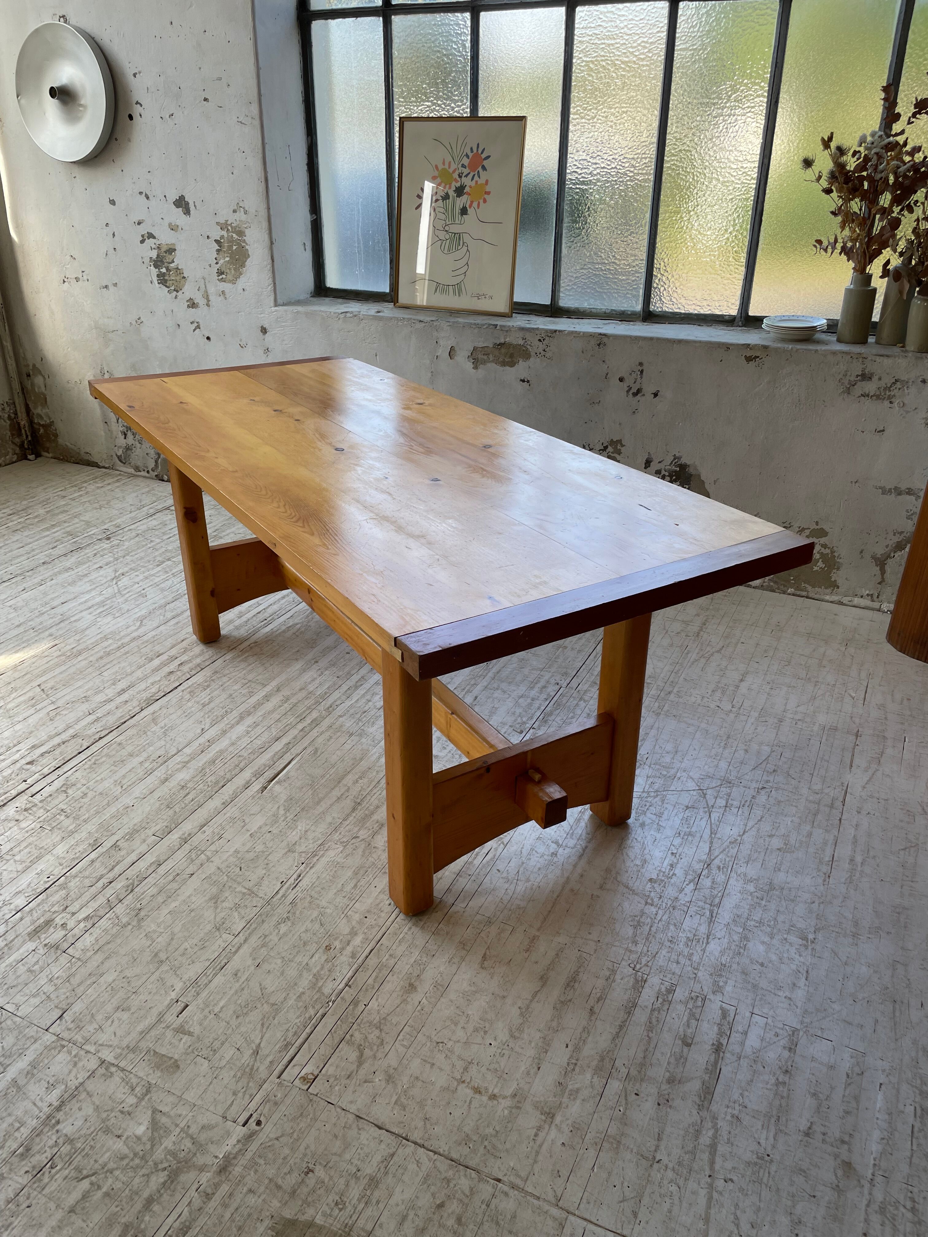 Mountain furniture table in pine 2m