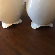 Paire de vases à fleurs en porcelaine blanche
