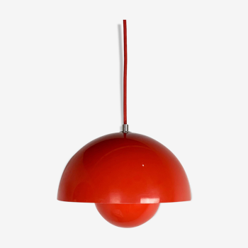 Red flowerpot hanging lamp by Verner Panton