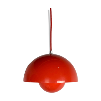 Suspension rouge flowerpot par Verner Panton