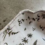 Moustiers salad bowl in cream and green earthenware, 18th century.