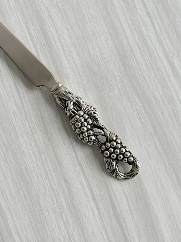 Couteau à beurre ou fromages motif vigne