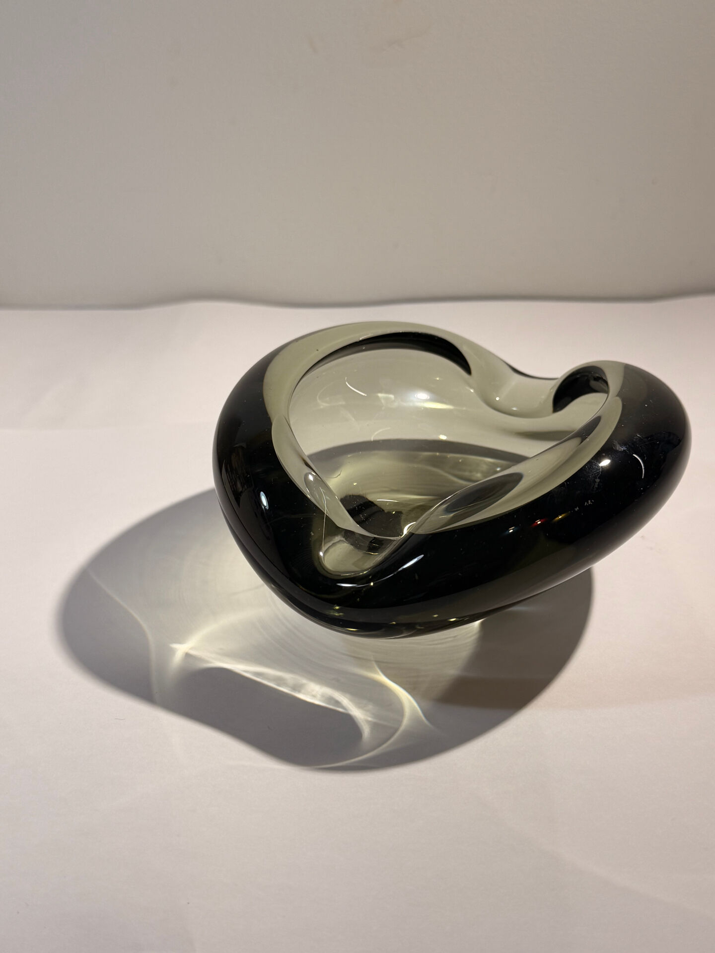 Cendrier gris/ambre série « Akva » de Per Lütken par Holmegaard