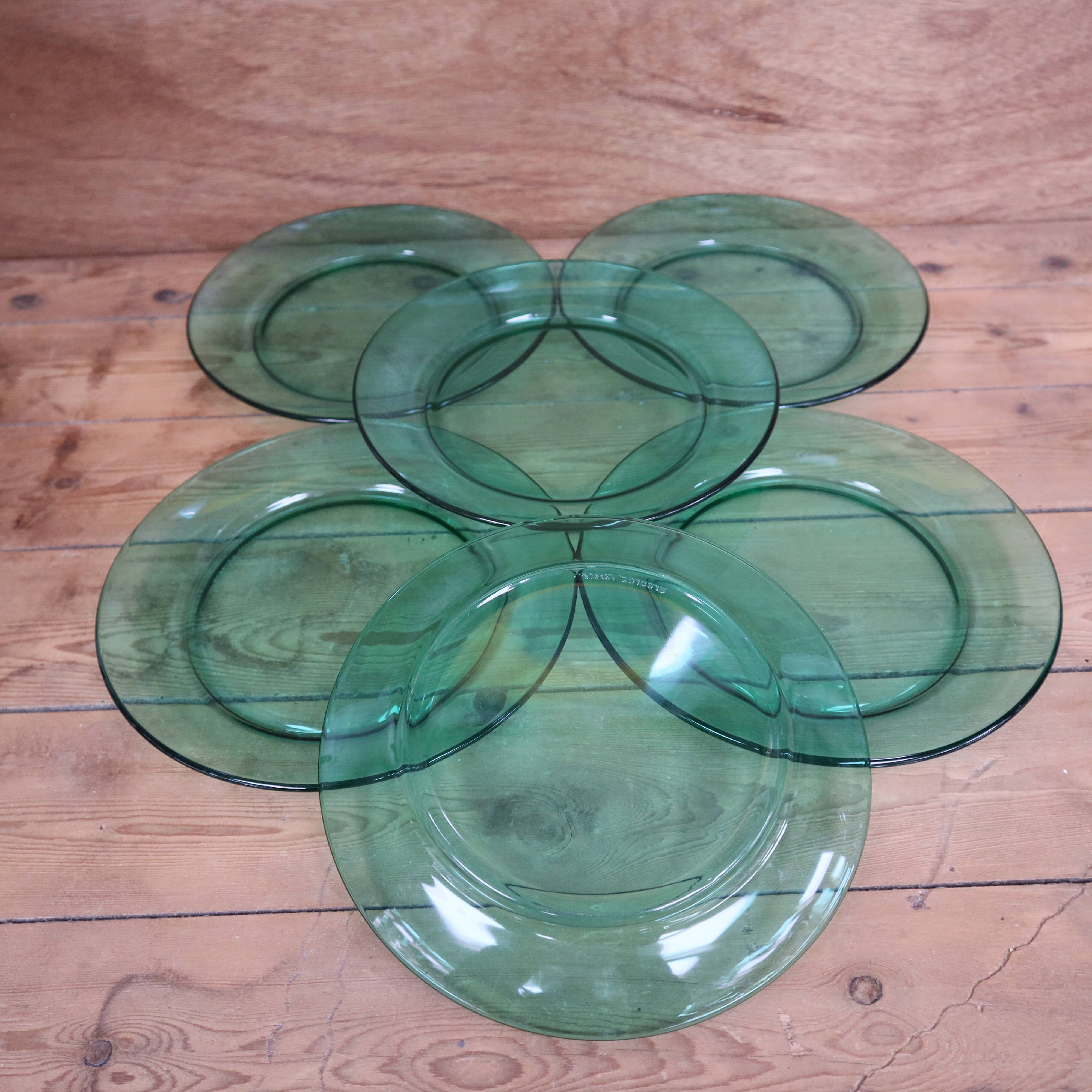 6 Green ARCOROC Glass Dinner Plates 70's