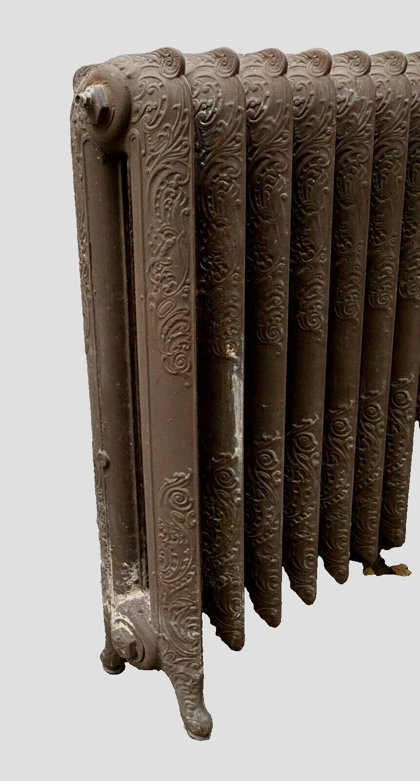 Radiateur ancien a lames fleuries en fonte de fer XX siècle