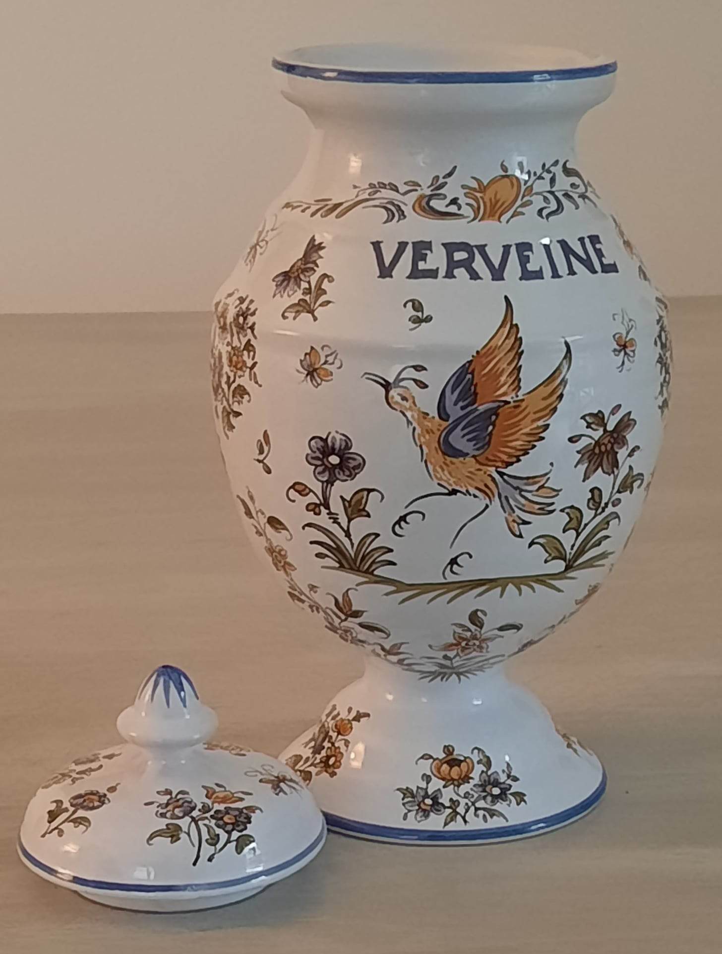 Apothecary pot "vervain" in faience of moustiers