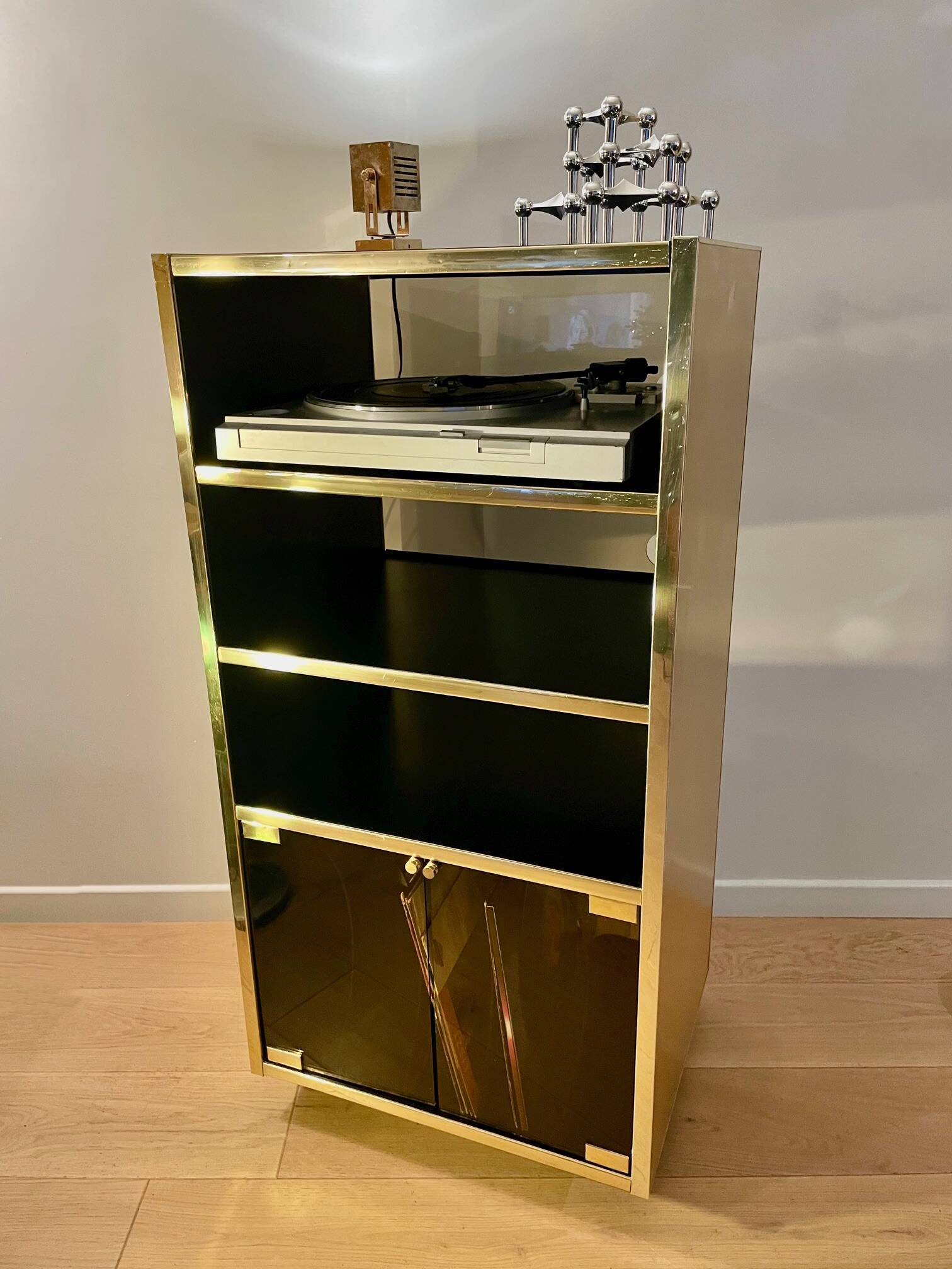 Hi-Fi furniture/Plexi and gold vinyls