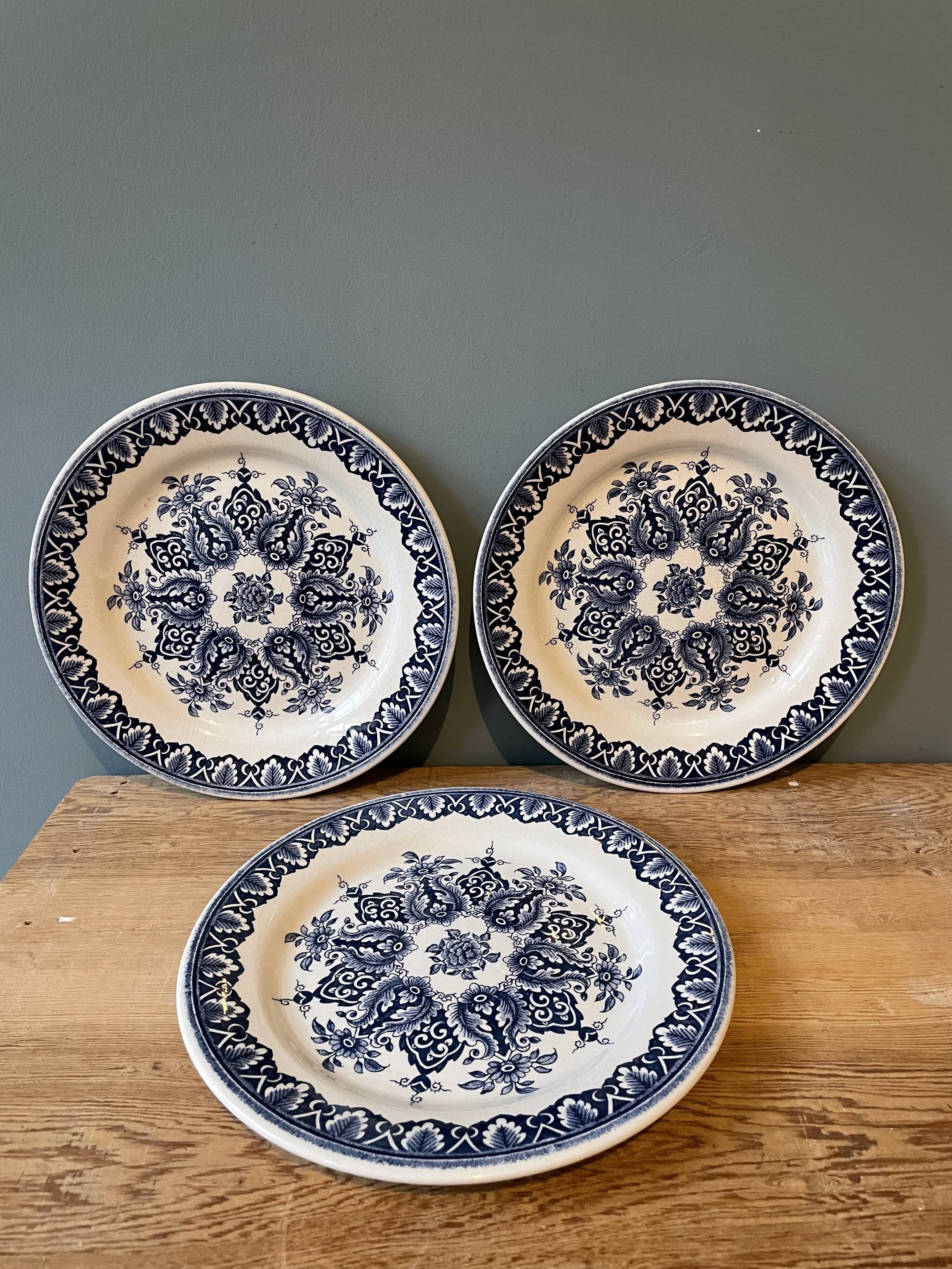 Set of 3 old flat plates in Gien earthenware