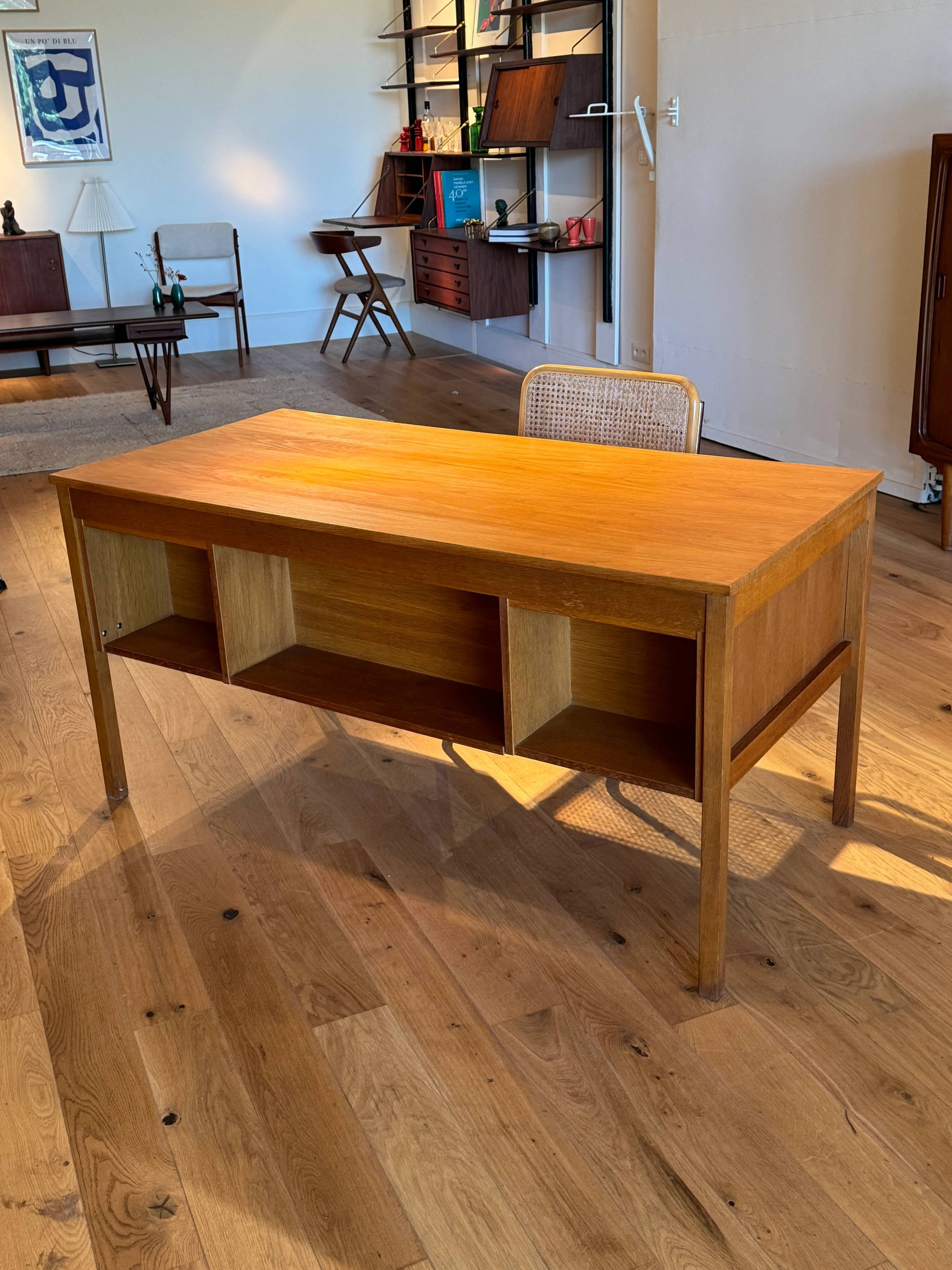 Bureau scandinave vintage en chêne doré "Jonas"