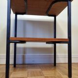 Table d'appoint en bois de placage et structure en métal vintage à deux plateaux