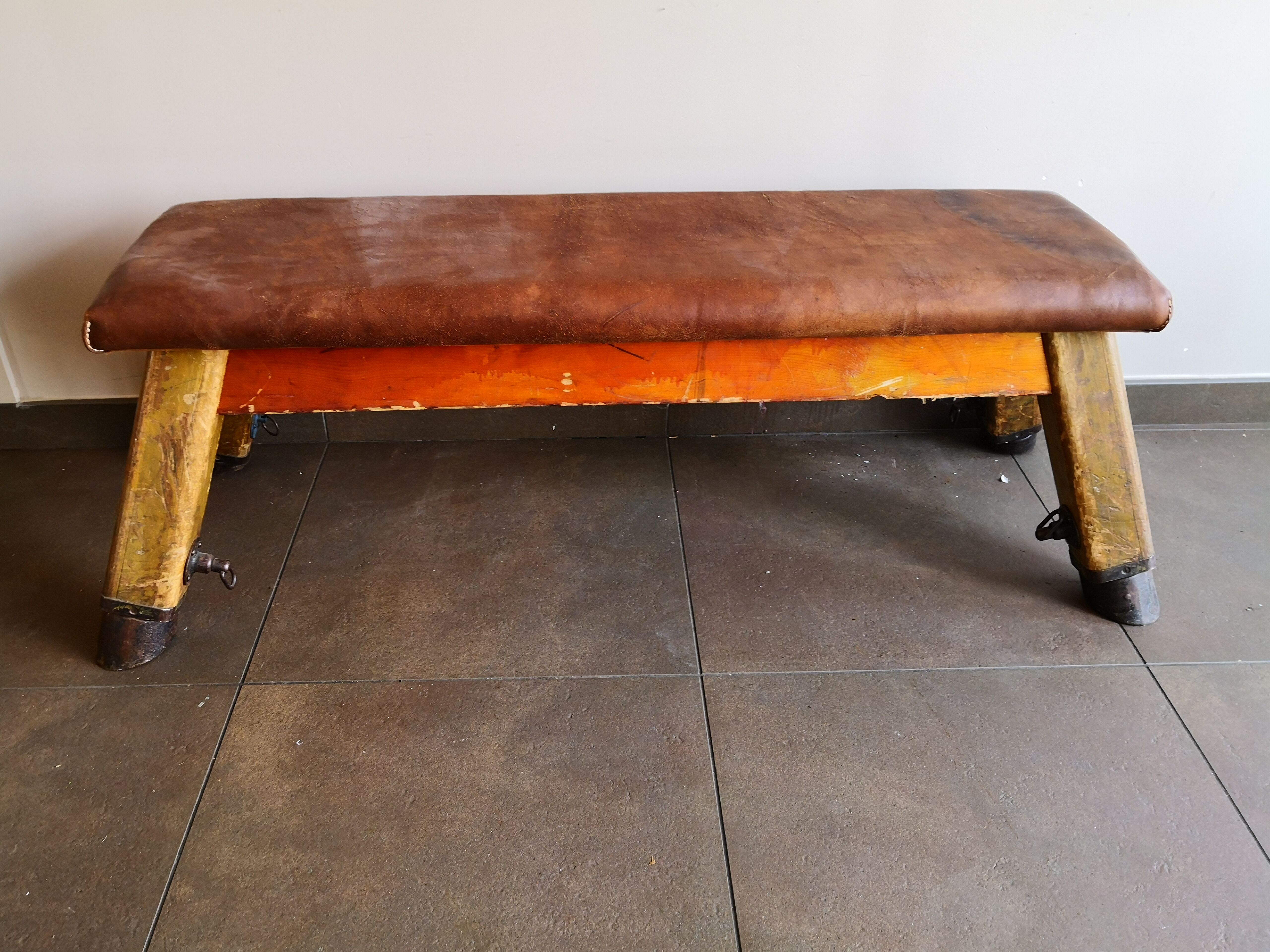 banc vintage en cuir, Tchécoslovaquie années 60, banc de gym, cheval d'arçon