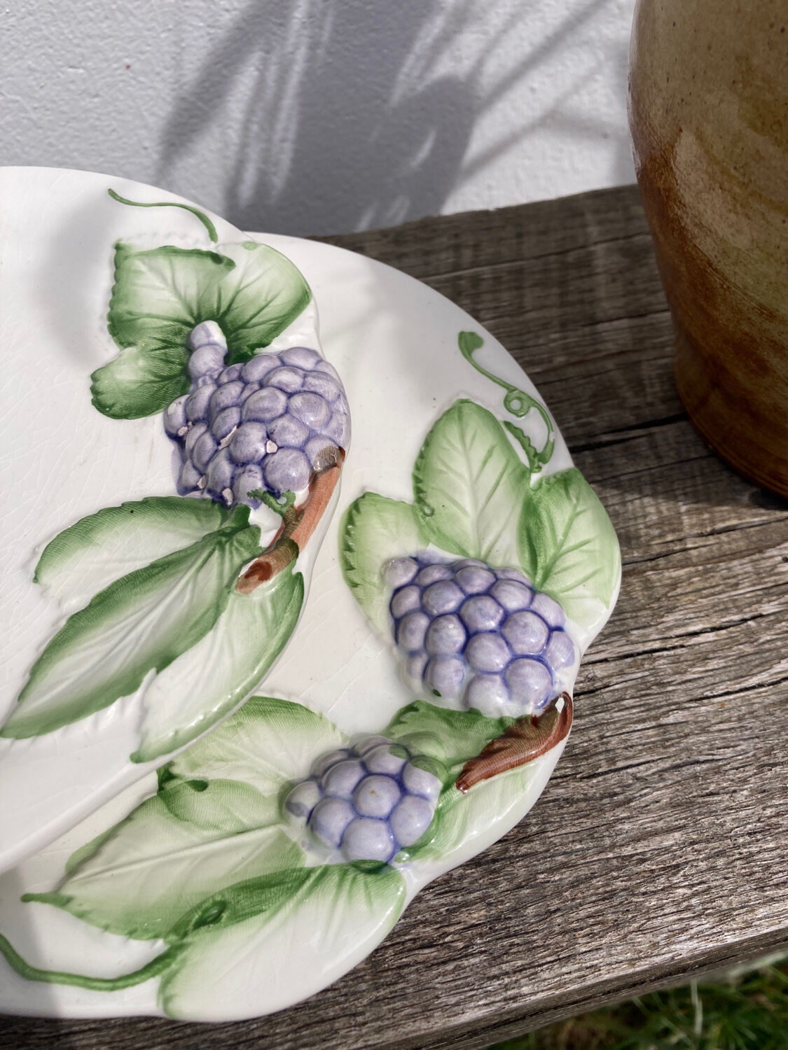 4 assiettes à dessert blanches en barbotine de raisin vintage Japon