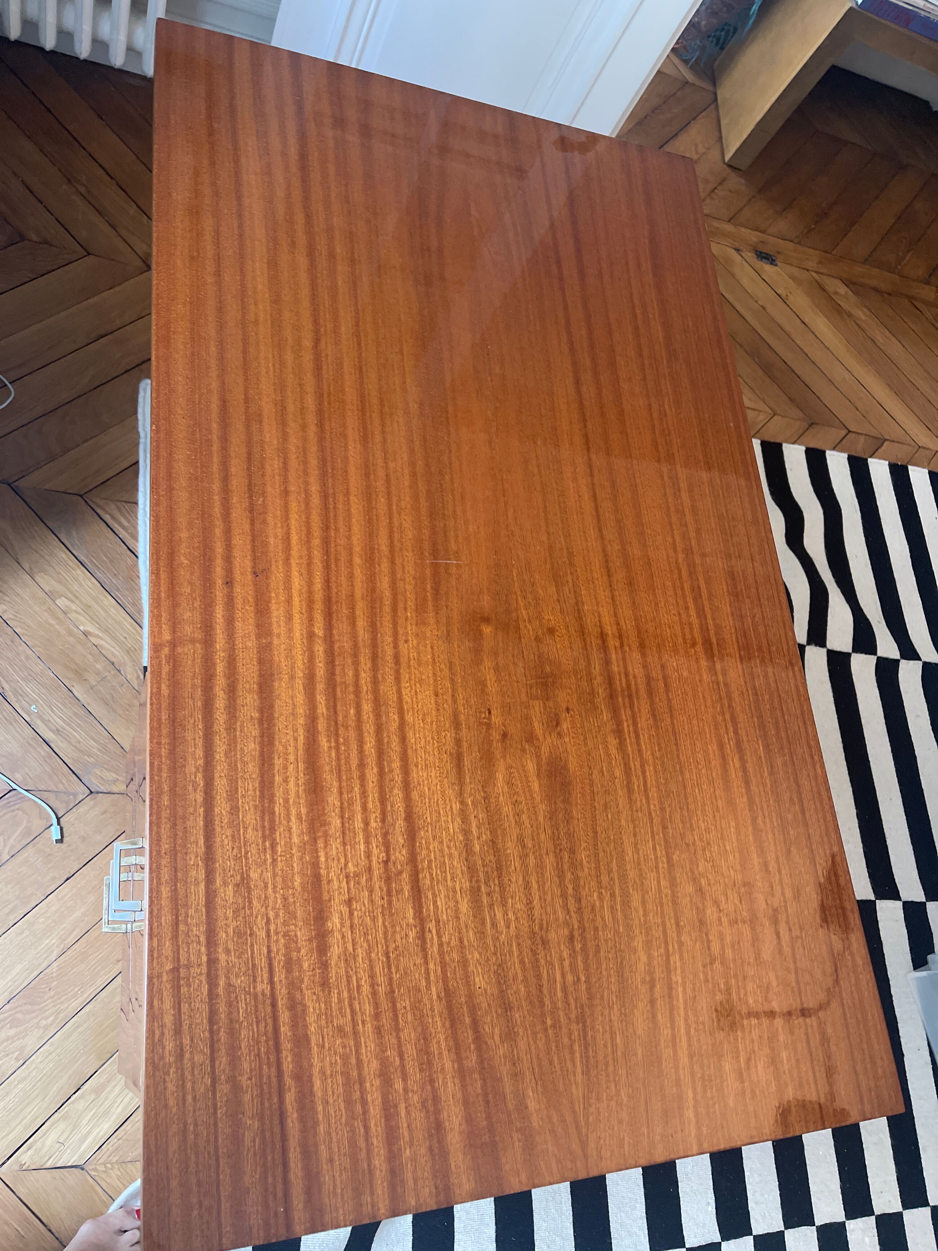 Flat desk compass feet