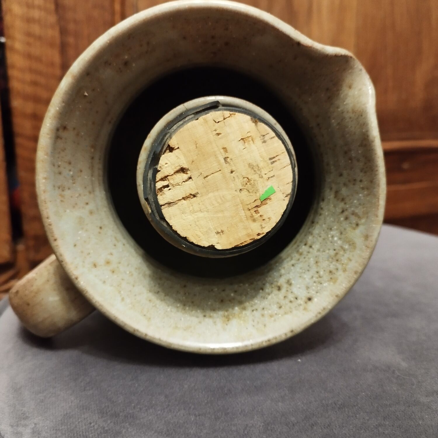 Pichet beige Vallauris fait main