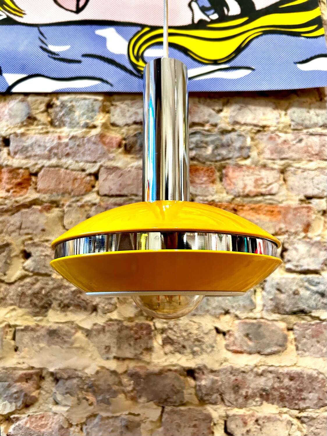 Suspension Space Age yellow & chrome 1970