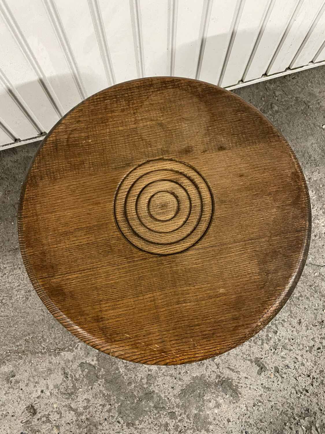 Wooden side table, turned wooden leg