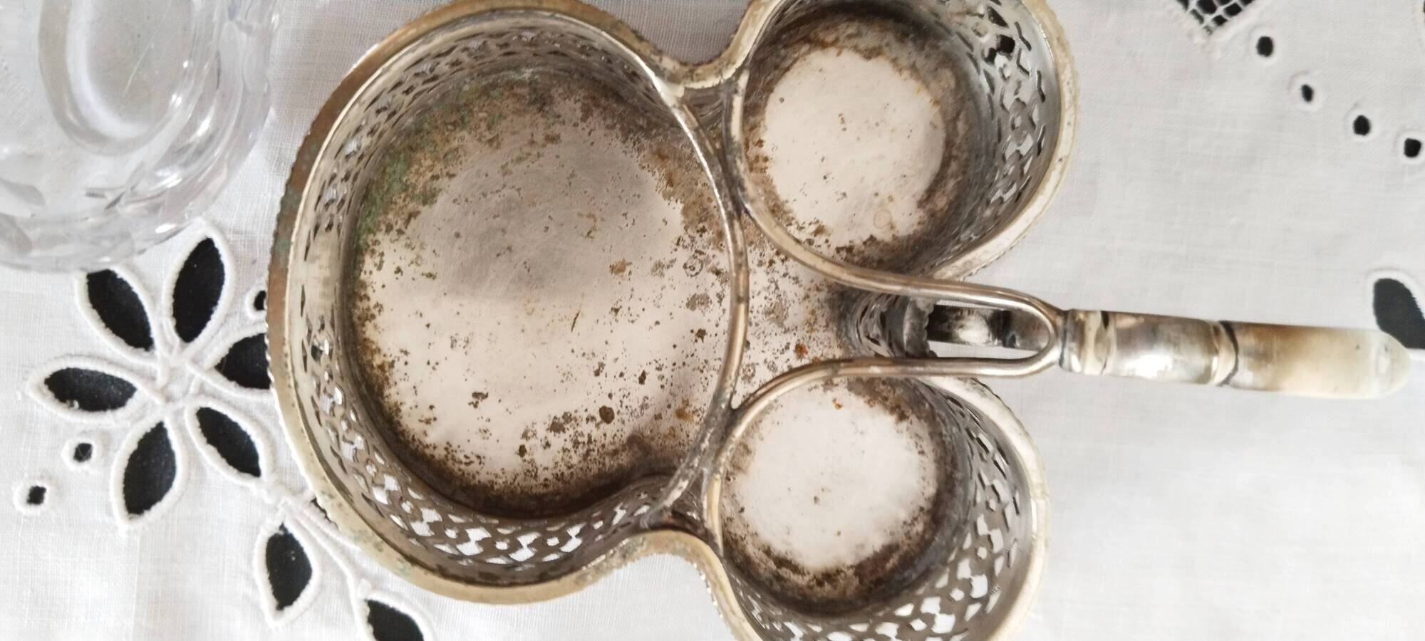 Salt, pepper and mustard shaker set in chiseled glass and silver metal