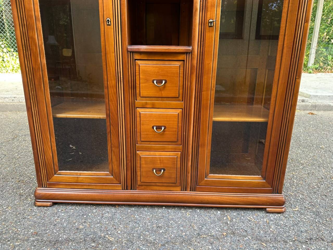 Display cabinet in solid cherry wood Louis Philippe style, 1980s - 108x35x140cm