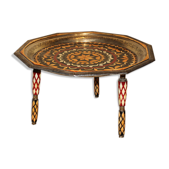 Decorative tripod top