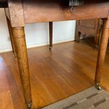 Shuttered table in blond walnut, spindle legs, for 6 people